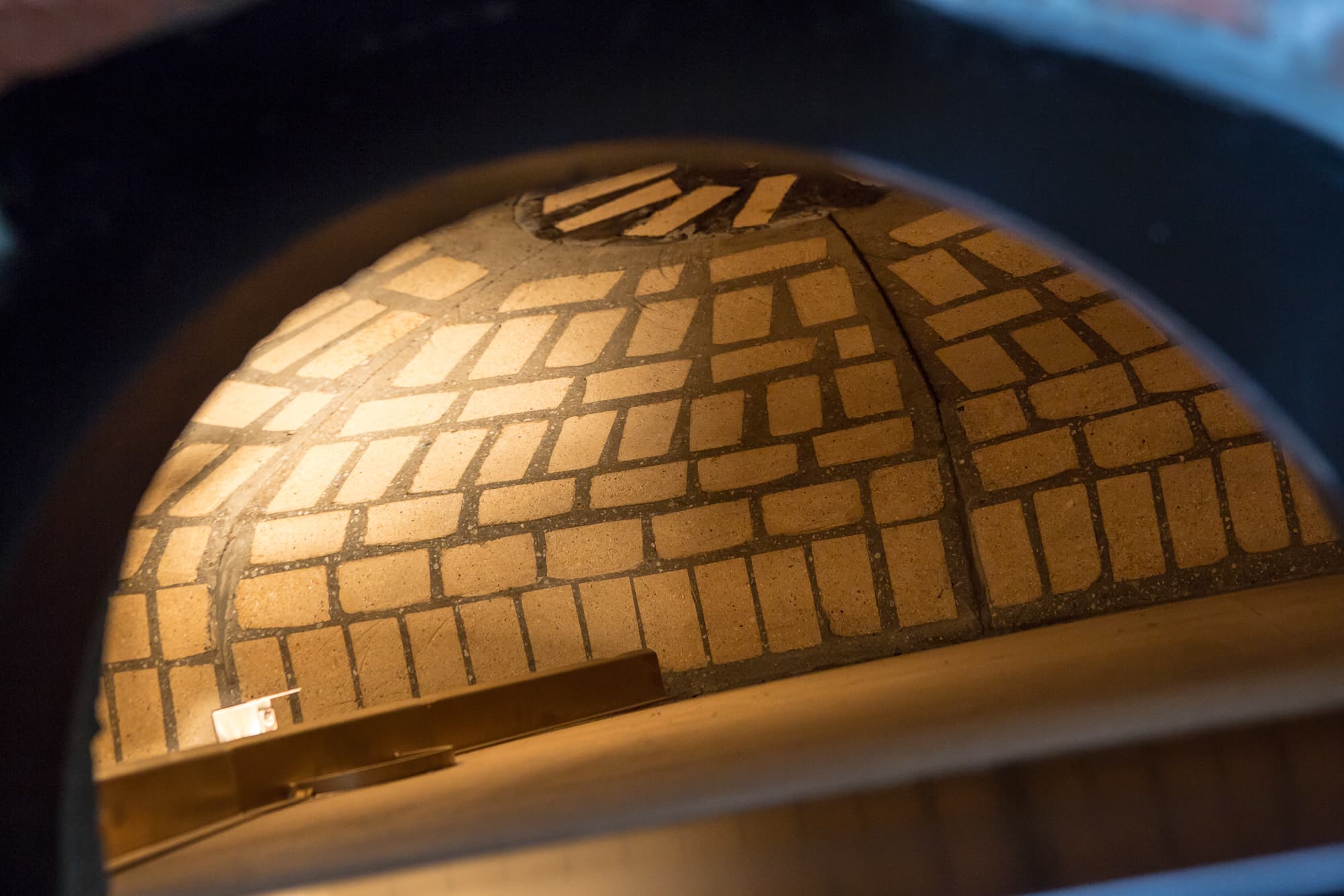 Bruciatore a gas Ceky installato in forno a legna