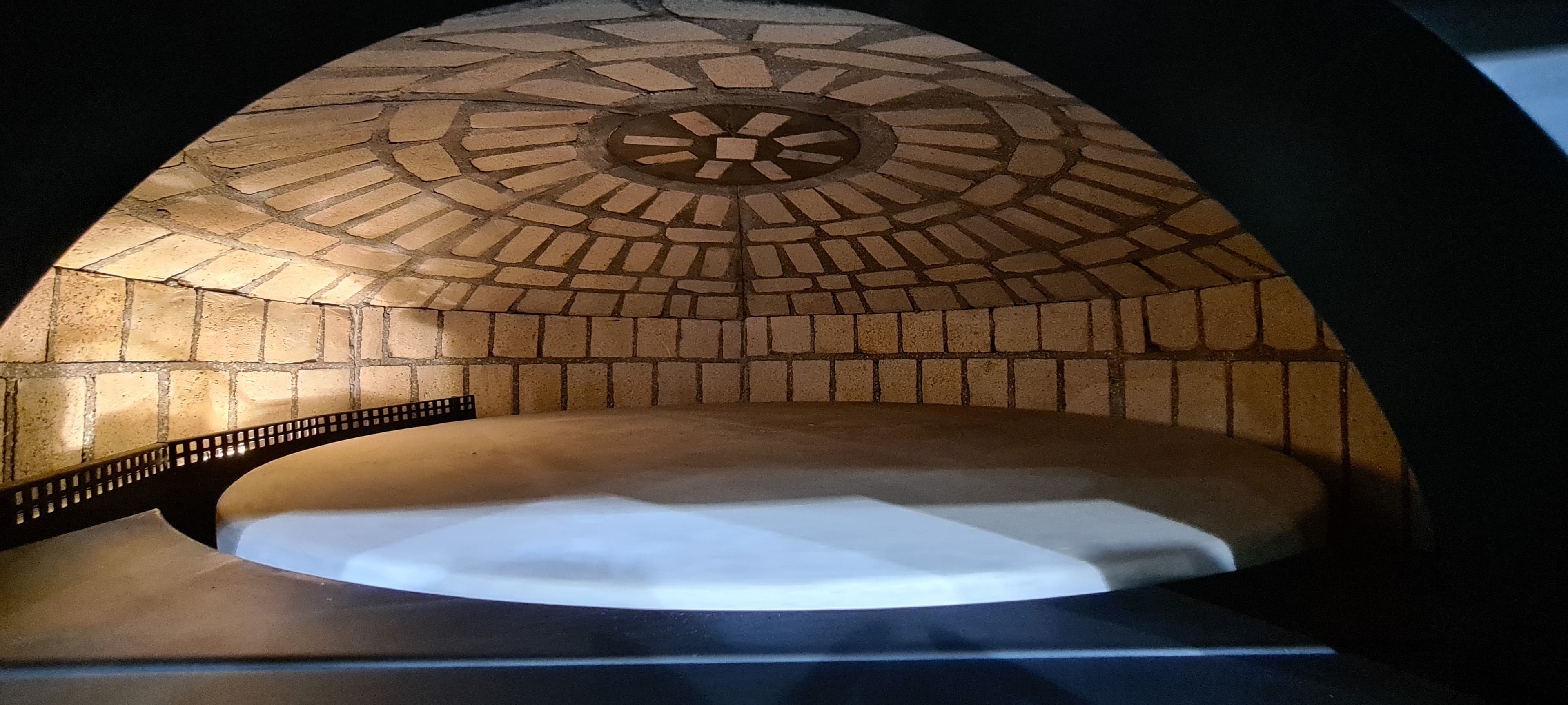 Legna, gas o elettrico: quale combustibile per la tua pizzeria